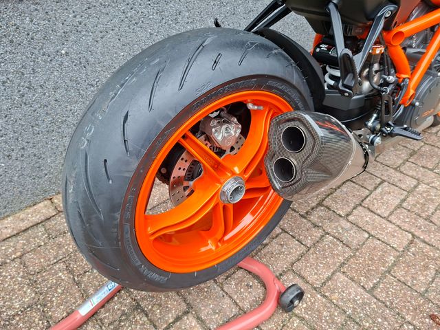 ktm - 1290-super-duke-r