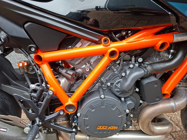 ktm - 1290-super-duke-r