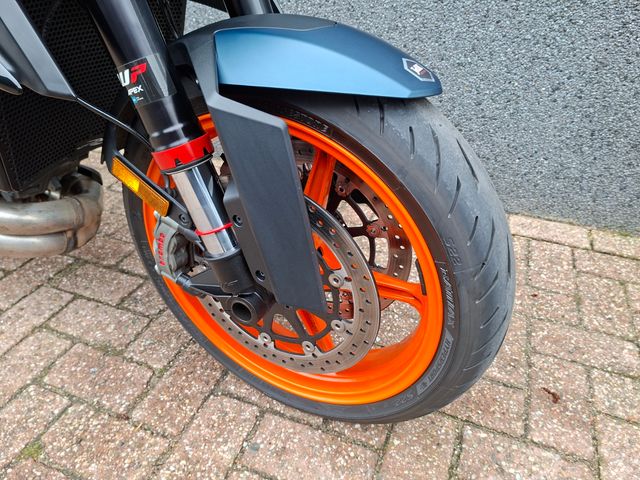 ktm - 1290-super-duke-r