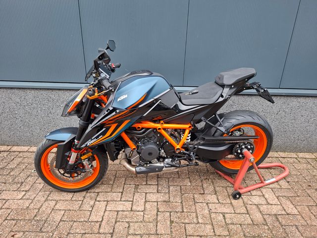ktm - 1290-super-duke-r