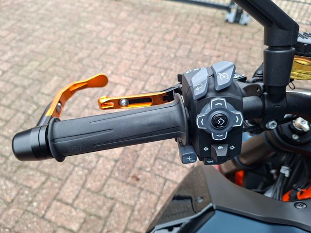 ktm - 1290-super-duke-r