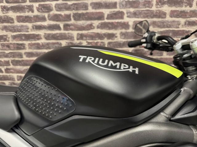 triumph - street-triple-rs