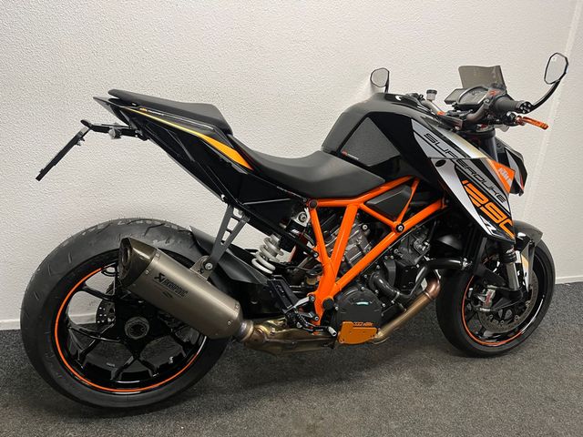 ktm - 1290-super-duke-r