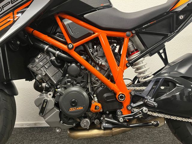 ktm - 1290-super-duke-r