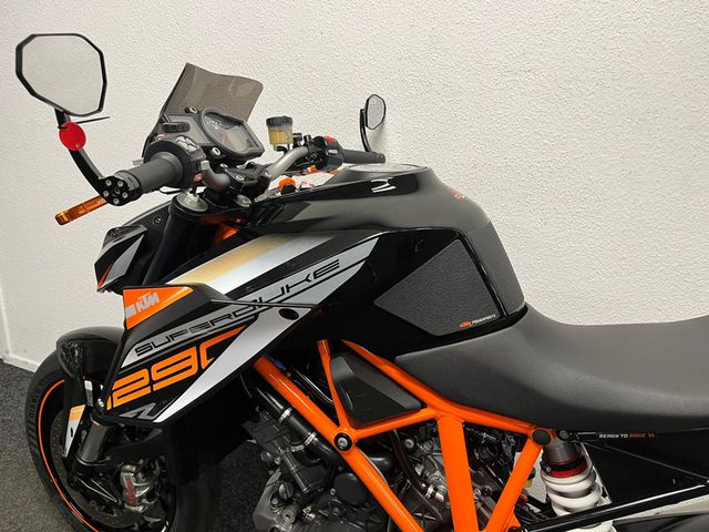 ktm - 1290-super-duke-r