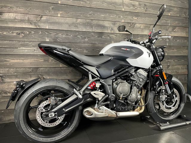 triumph - trident-660