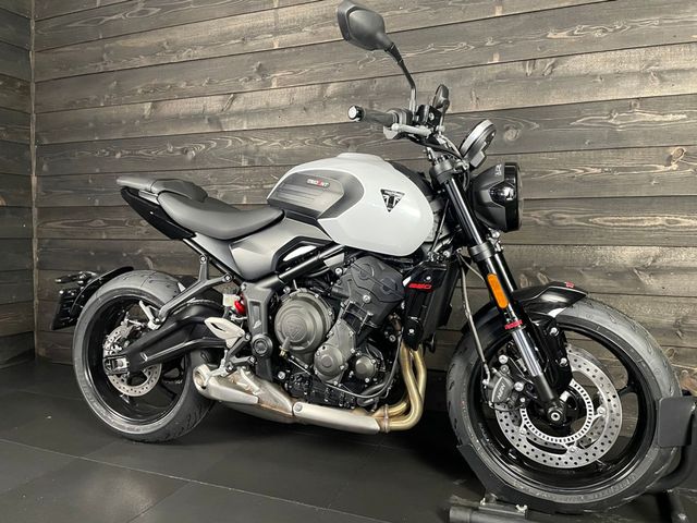 triumph - trident-660