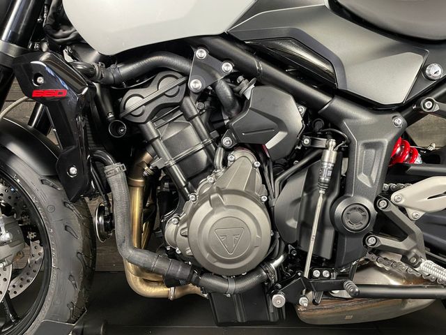 triumph - trident-660