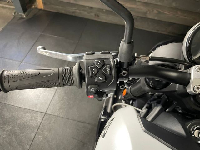 triumph - trident-660