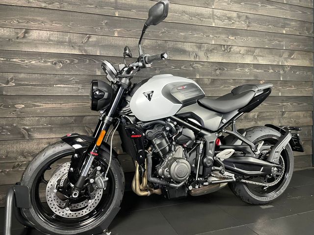 triumph - trident-660