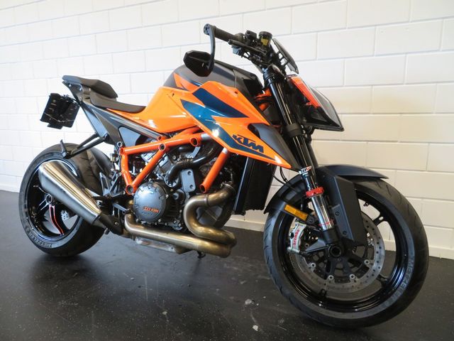 ktm - 1290-super-duke-r