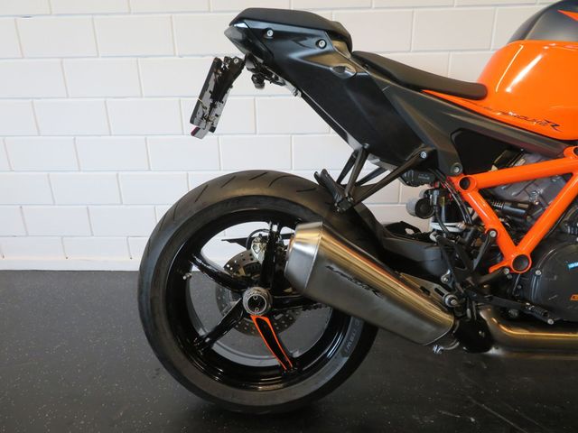 ktm - 1290-super-duke-r