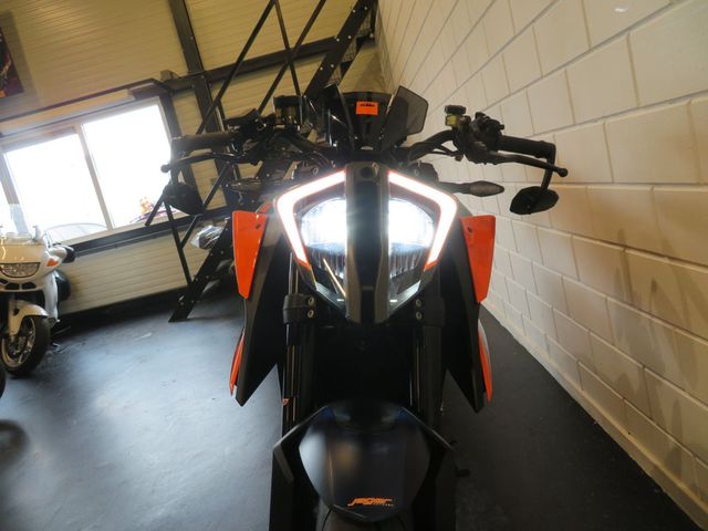 ktm - 1290-super-duke-r