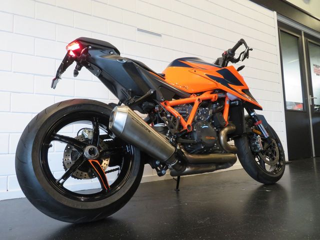 ktm - 1290-super-duke-r