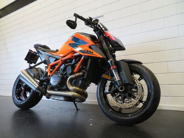 ktm - 1290-super-duke-r