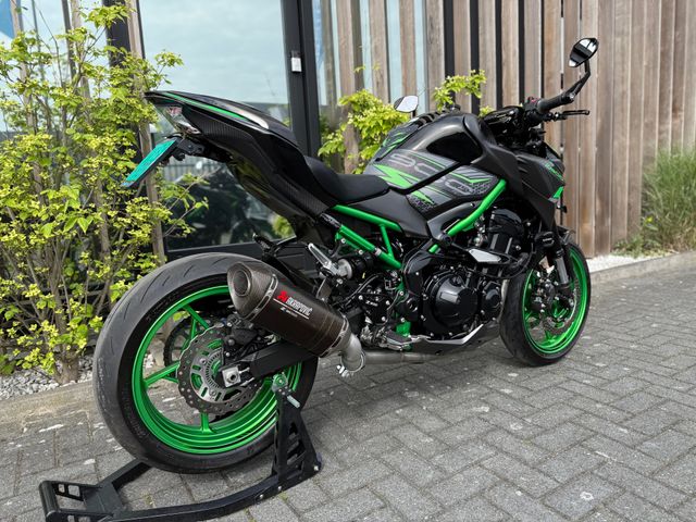 kawasaki - z900