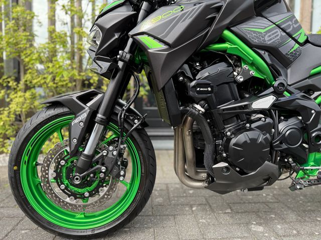kawasaki - z900