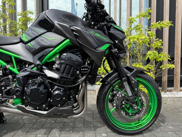 kawasaki - z900