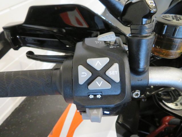 ktm - 1290-super-duke-gt