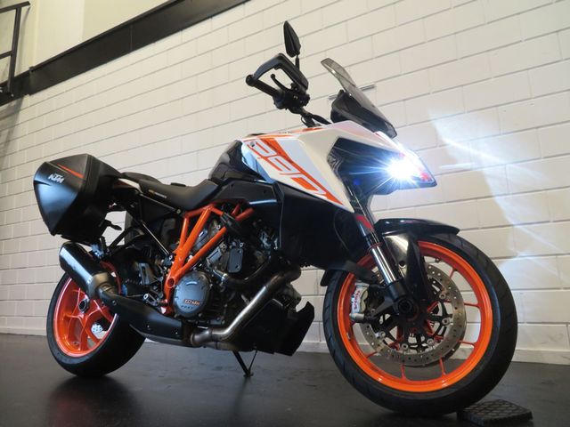 ktm - 1290-super-duke-gt