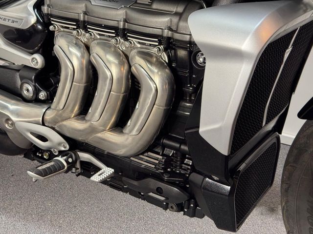 triumph - rocket-3-r