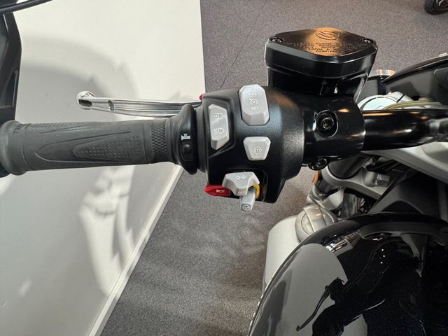 triumph - rocket-3-r