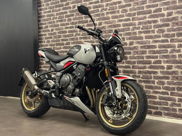 triumph - trident-800