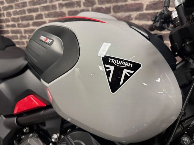 triumph - trident-800