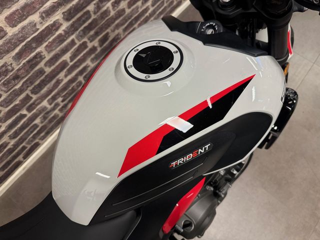 triumph - trident-800
