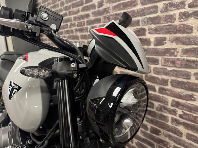 triumph - trident-800