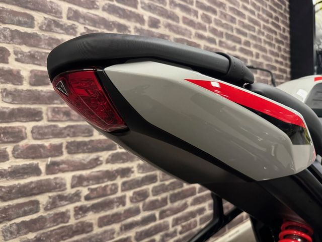 triumph - trident-800
