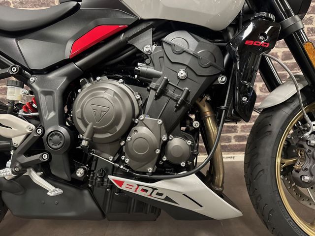 triumph - trident-800