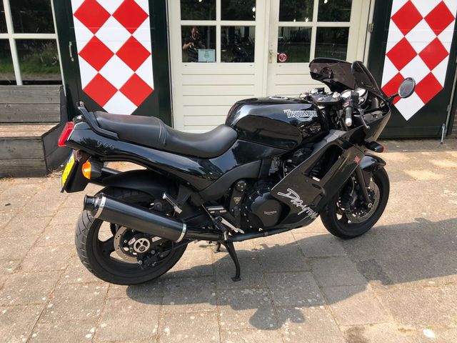 triumph - daytona-900