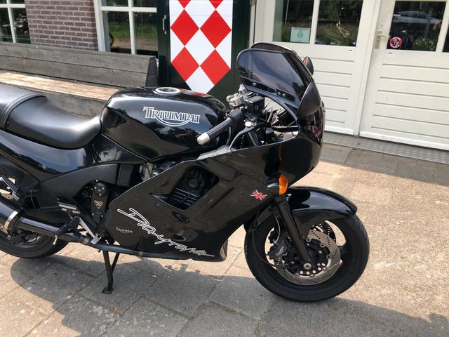 triumph - daytona-900