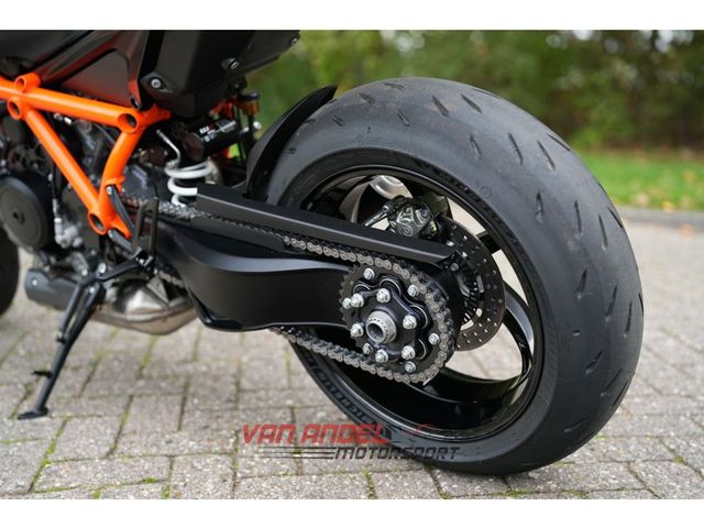 ktm - 1390-super-duke-r-evo