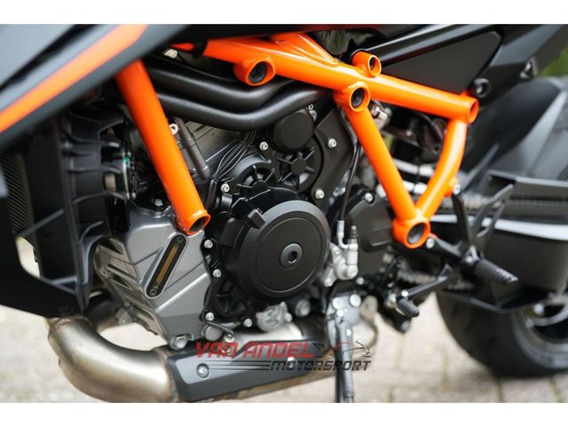 ktm - 1390-super-duke-r-evo