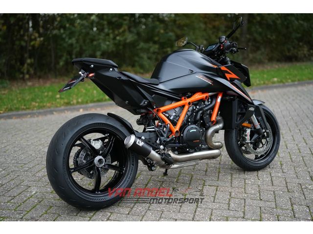 ktm - 1390-super-duke-r-evo