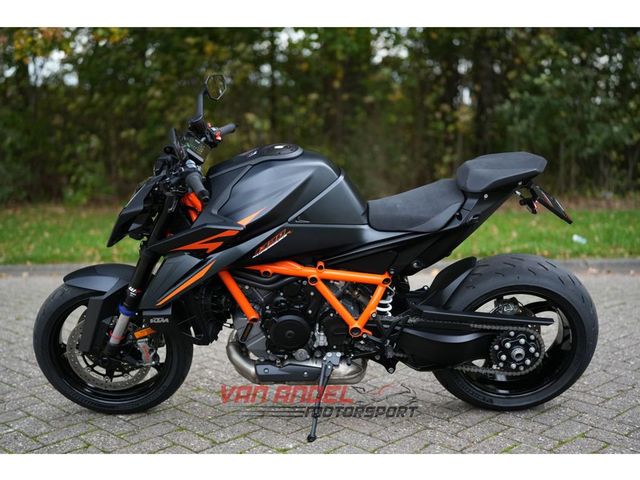 ktm - 1390-super-duke-r-evo