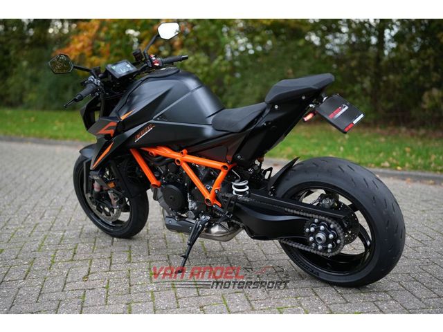 ktm - 1390-super-duke-r-evo