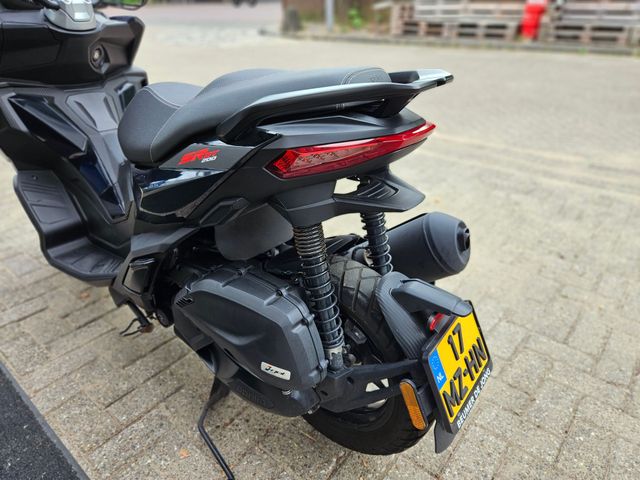 aprilia - sr-gt-200