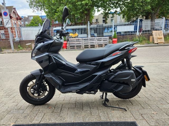 aprilia - sr-gt-200