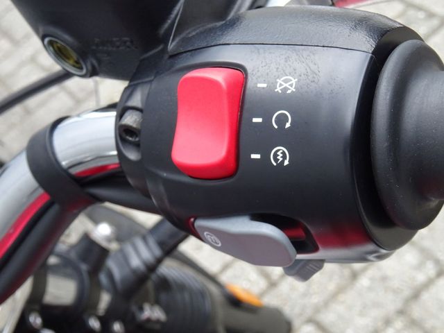 triumph - bonneville-speedmaster