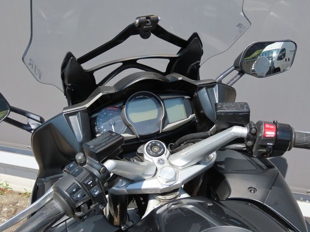 yamaha - fjr-1300