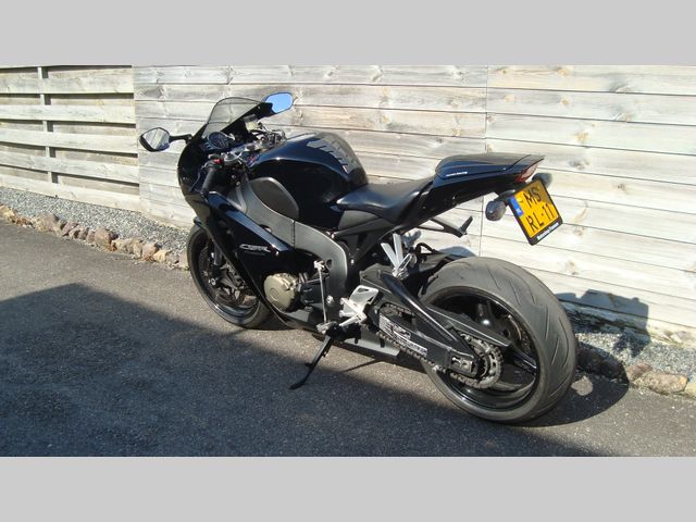 honda - cbr-1000-rr-fireblade