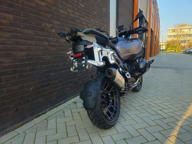 bmw - r-1300-gs-adventure-triple-black