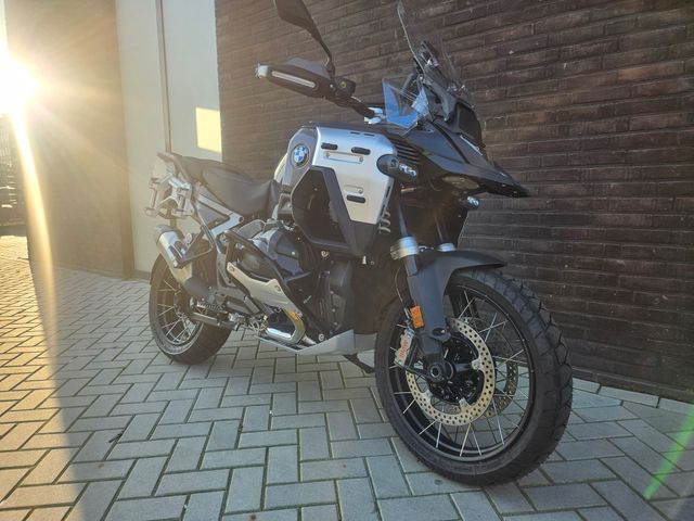 bmw - r-1300-gs-adventure-triple-black