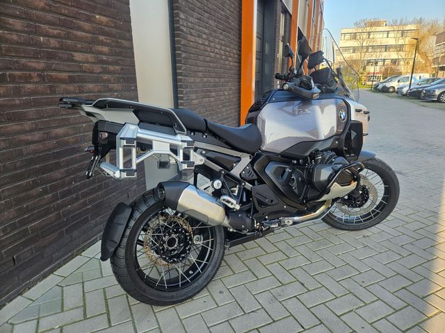 bmw - r-1300-gs-adventure-triple-black
