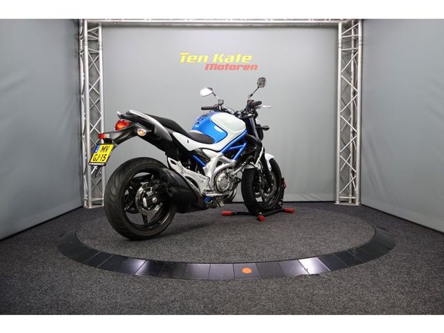 suzuki - sfv-650-gladius