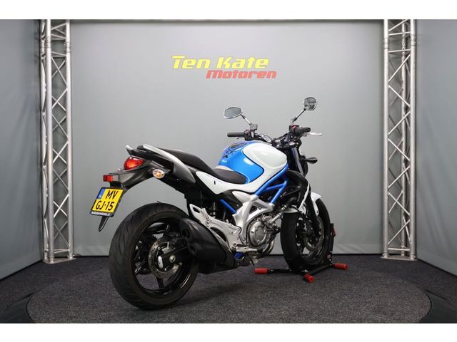 suzuki - sfv-650-gladius