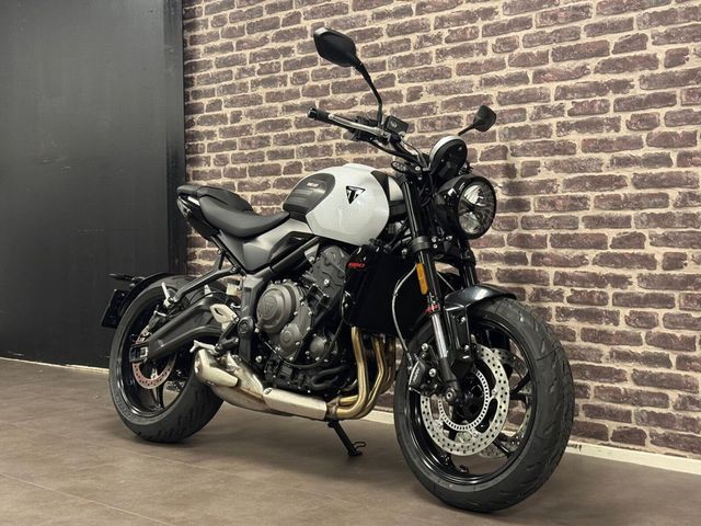 triumph - trident-660